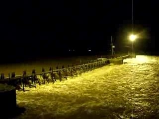 barrage sur éperons lors d'une crue avant abattage