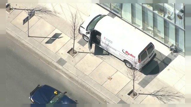 Canada: furgone piomba sulla folla a Toronto, travolgendo una decina di pedoni