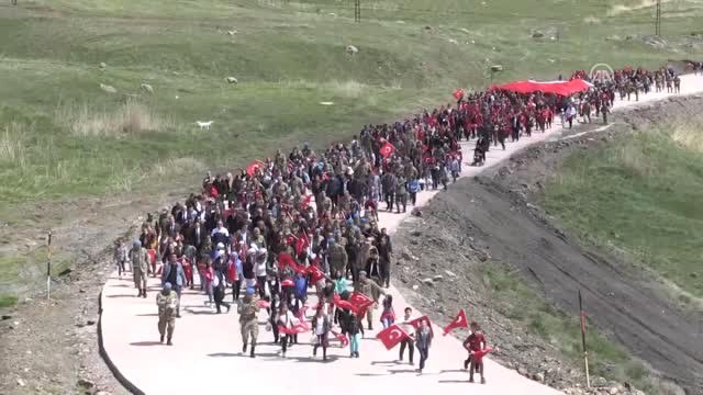 Helikopterler Çocuklar İçin Havalandı