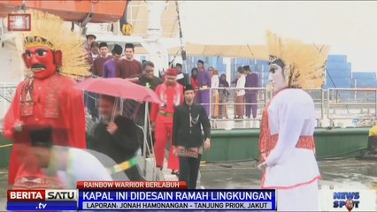 Ondel-Ondel Sambut Kedatangan Kapal Bersejarah Greenpeace Rainbow Warrior