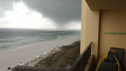 Waterspout Moves Onshore in Ft. Walton Beach