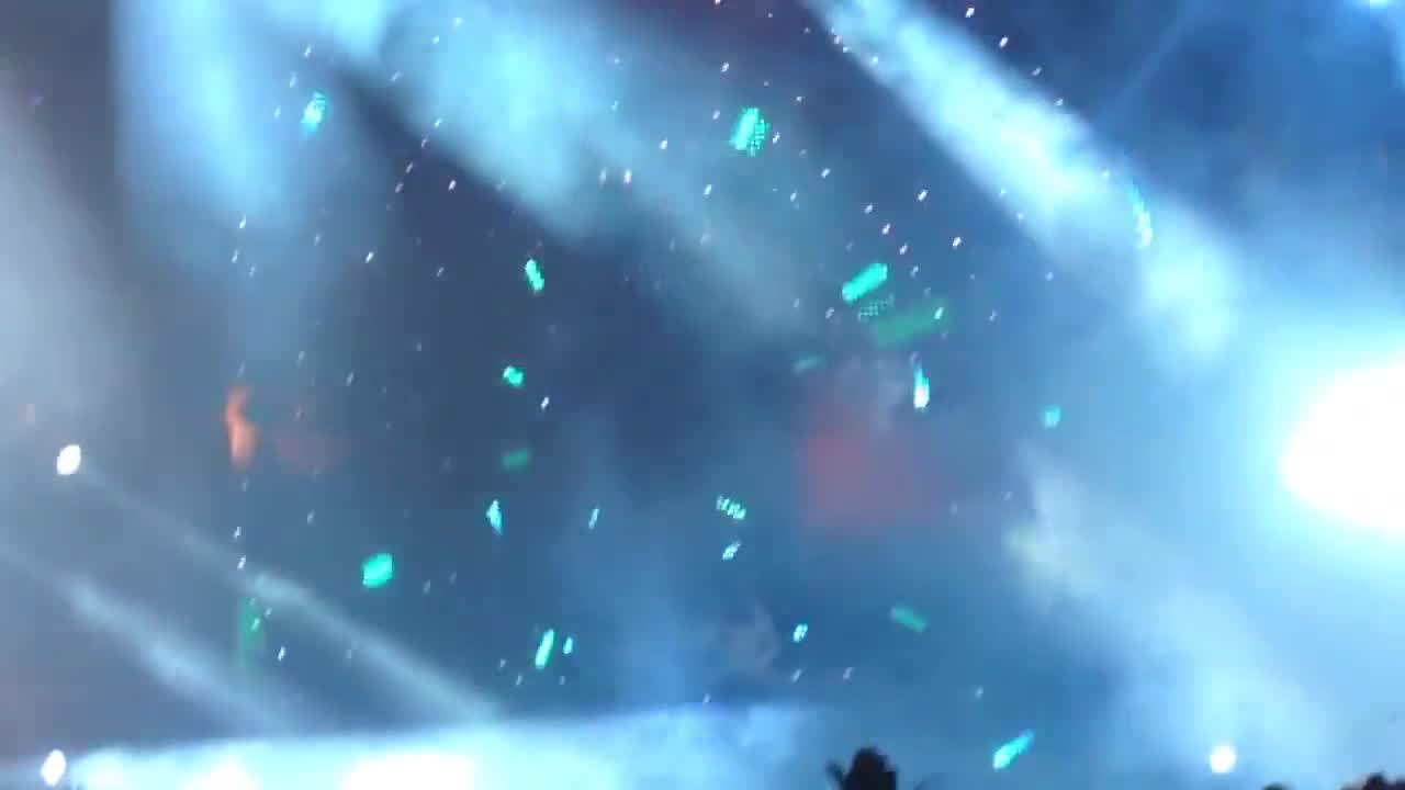 Avicii throwing down in 2012