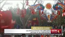 Los chinos se lanzan  a las calles para participar en las celebraciones