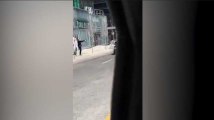Attaque au véhicule-bélier à Toronto : les images du policier arrêtant le chauffeur