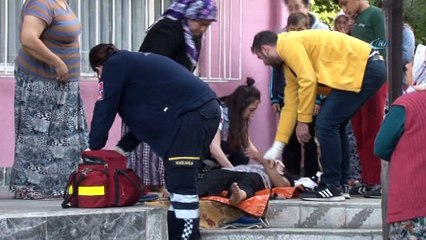 Evinin yandığını gören kadın balkona çıkıp yardım istedi...Fenalaşan kadının yardımına vatandaşlar koştu