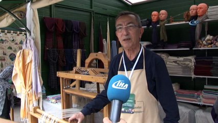 60 yıldır dokumaya devam ediyor