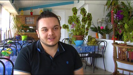 La chanson d'Angelo, écrite par Dora, fait partie de la B.O. du film