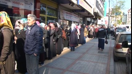 Rize'de Geçici İş İçin Metrelerce Kuyruk Oluştu