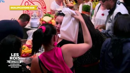 EXCLU. Les rois de la foire : La ruse d'un vendeur pour pousser les gens à acheter