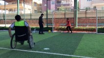 Engelli kalan Suriyeliler, futbol ile moral buluyor - HATAY