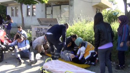 Motosiklet ile okula giden öğrenci arkadaşına çarptı: 3 yaralı