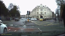 Des passants stoppent un cycliste poursuivi par la police (Cardiff)