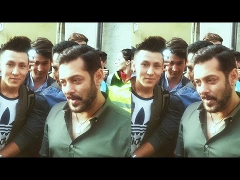 Salman Khan अपने Austrian Fan के साथ Pose करते हुए | Tiger Zinda Hai