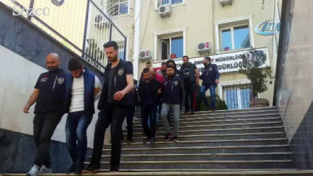 Hem parayı hem kuryeyi gasp ettiler