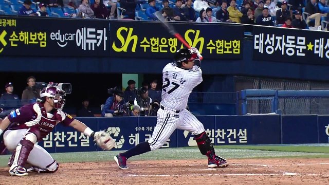 LG, 7회 7득점 4연승 3위 도약...넥센, 4연승 마감 / YTN