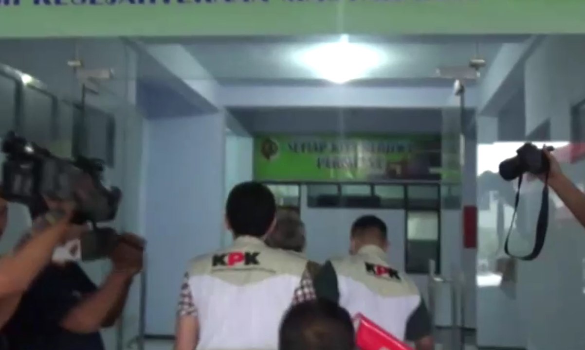 KPK Menggeledah Kantor Pemkab Mojokerto