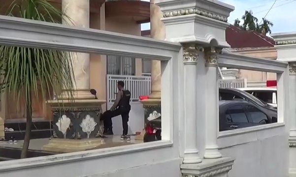 KPK Geledah Rumah Timses Gubernur Nonaktif Zumi Zola