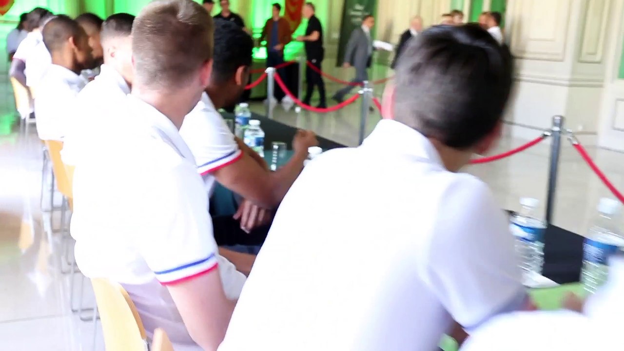 Séance de dédicaces à la mairie de Saint-Etienne