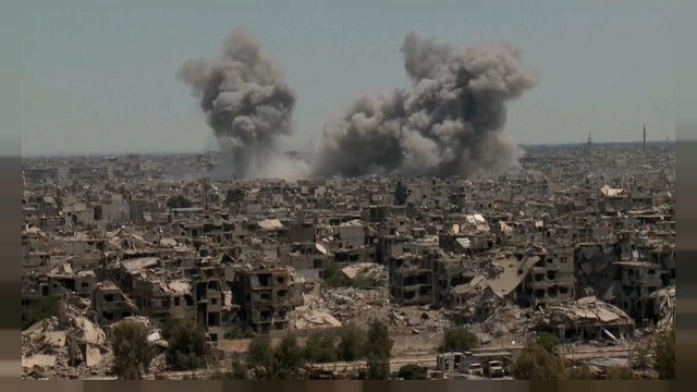 Syrian pro-government forces 'strike IS positions' in Damascus