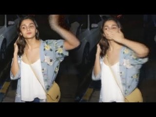 Alia Bhatt दिखाई दी अपने दोस्तों के साथ देर रात पार्टी पर