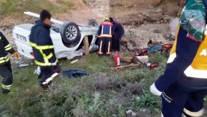 Otomobil köprüden uçtu: 1 ölü, 1 yaralı