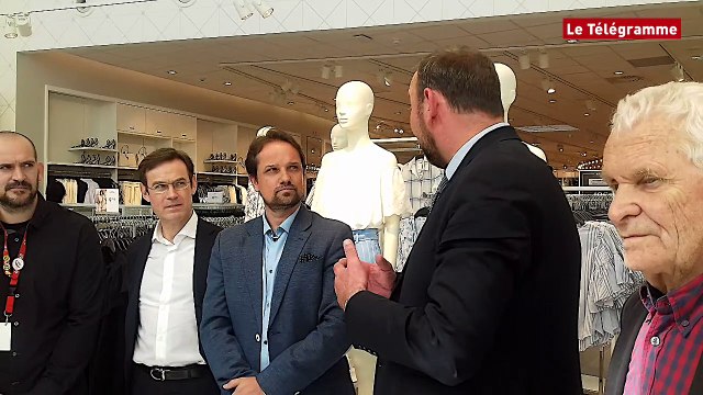 Vannes. H&M : les élus visitent le magasin avant l'ouverture officielle