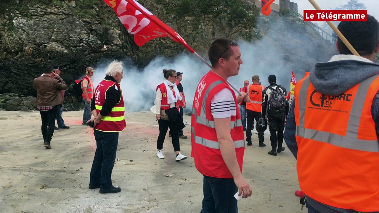 Saint-Lunaire (35). Manifestation de 200 cheminots