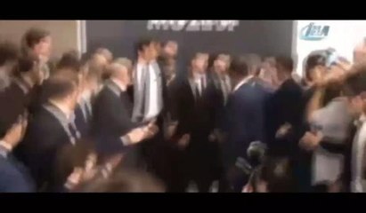 Gül ve Karamollaoğlu salona birlikte geldi