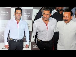 DABANGG Salman Khan  पहुंचे Baba Siddique के Iftar Party २०१७ पर