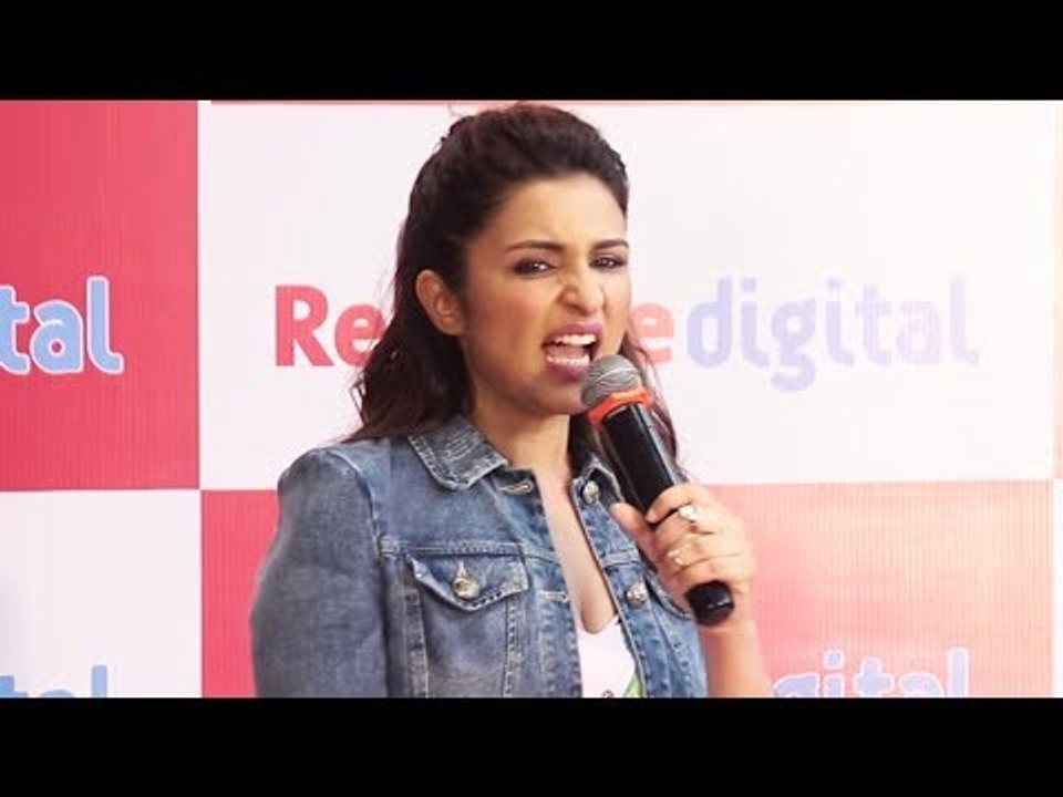 GST पर Parineeti Chopra की SHOCKING प्रतिक्रिया (Goods और Services Tax)