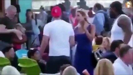 Il n'aurait pas du embeter la copine de cet homme.. KO direct