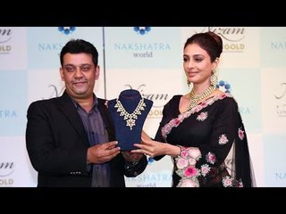 Tabu पोह्ची Lumineux Uno Gold Antique Jewellery Line के Launch पर