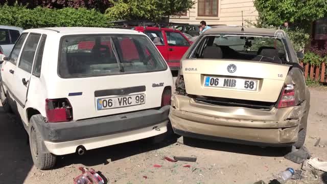 Kamyon, 14 Araca Çarparak Durabildi