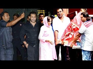 Salman की माँ Salma Khan ने Welcome किया Ganpati Bappa का उनके घर पर