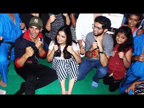 Akshay Kumar, Bhumi Pednekar, Aditya Thackeray ने महिलाओ को दी Self Defense की शिक्षा