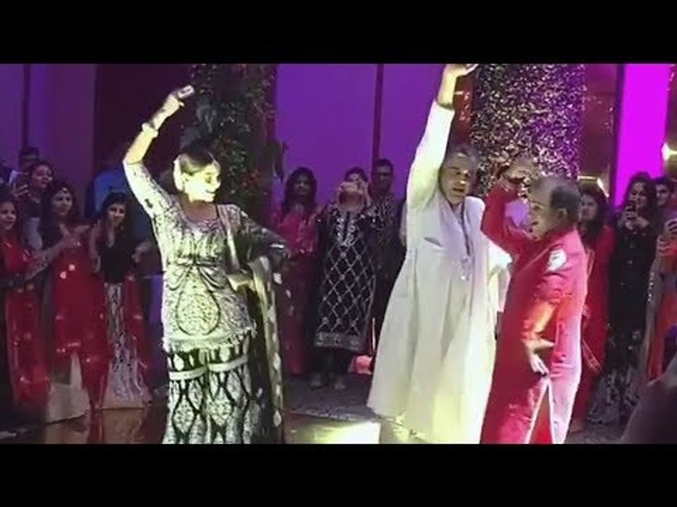 सोनम कपूर ने लगाए मस्त ठुमके संदीप खोसला की भांजी सौदामिनी मट्टू’s के वेडिंग रिसेप्शन पर