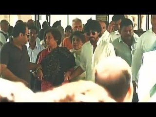 Shahrukh Khan With Wife Gauri Attends Father In Law’s FUNERAL