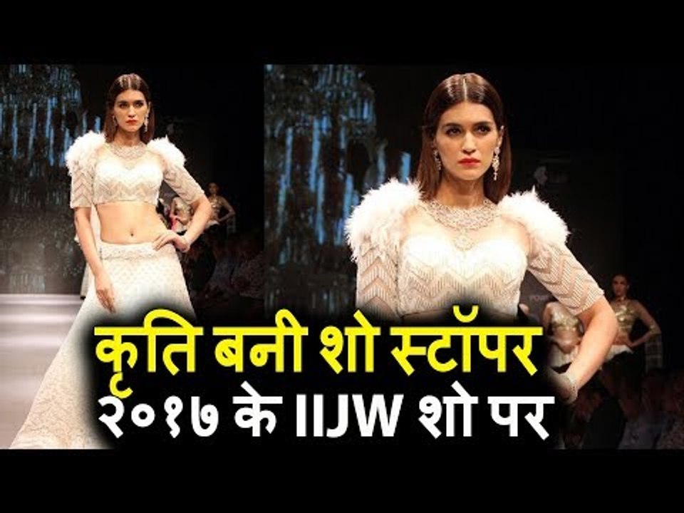 Kriti Sanon बनी Showstopper किया Ramp Walk Archana Kochhar के लिए | IIJW