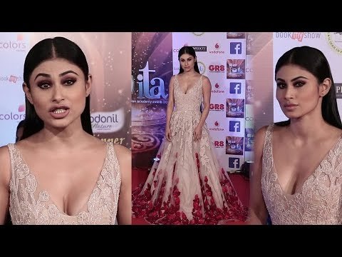 Mouni Roy पोह्ची 17th Indian Television Academy Awards पर | ITA Awards 2017