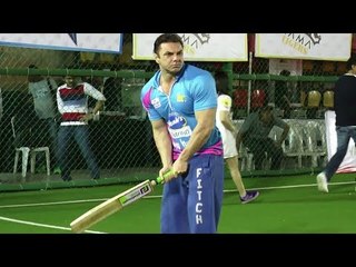 Sohail Khan और Aditya Thackeray पोहचे Yuva Mumbai vs Mumbai Heroes Cricket मैच खेलने