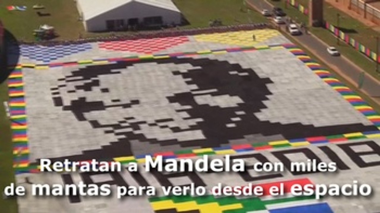 Retratan a Mandela con miles de mantas para verlo desde el espacio