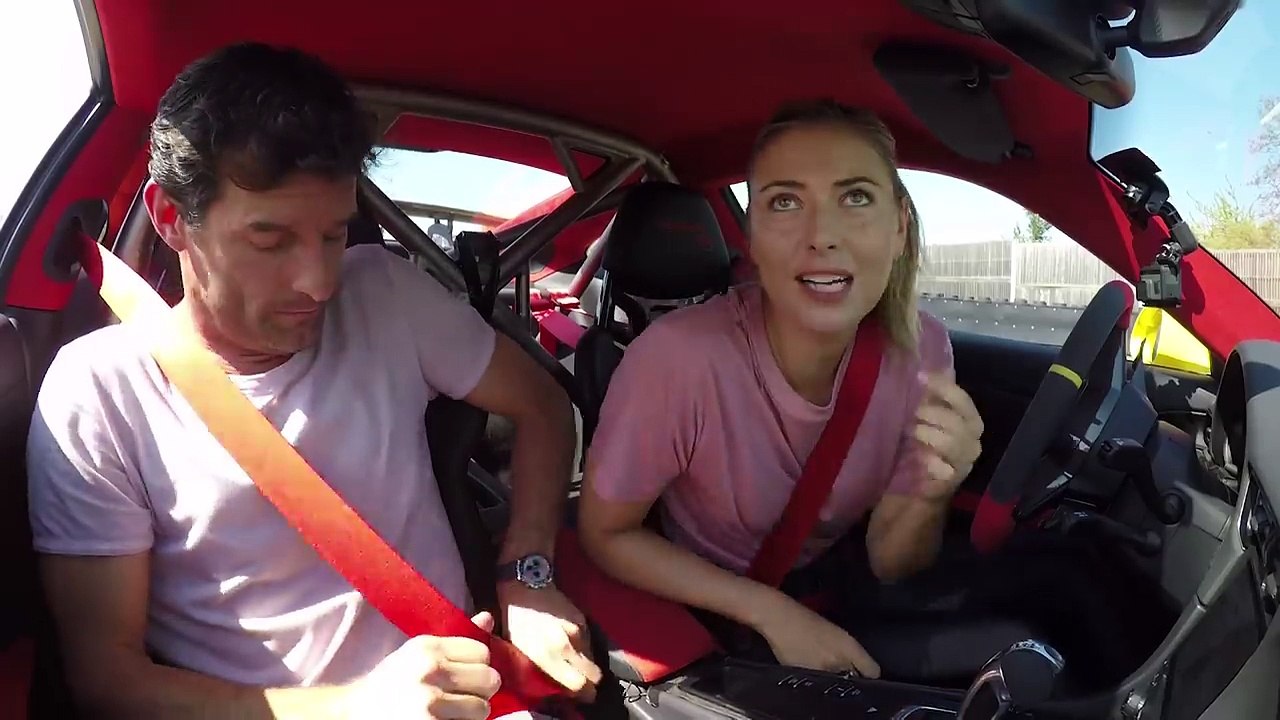 Maria Sharapova  y Mark Webber al volante de un  911 GT2 RS