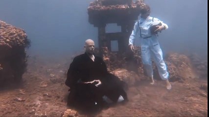 Prière d'un moine... au fond d'un lac !