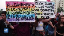 Bachelet y miles de chilenas se manifiestan en el Día Internacional de la Mujer