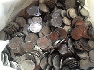 Yer Harput! Görevliler Bir Taşı Çekti, Binlerce Madeni Para Döküldü