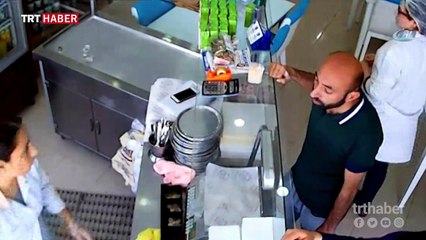 Önce sadaka kutusunu çaldı; sonra müşteri gibi sipariş verdi