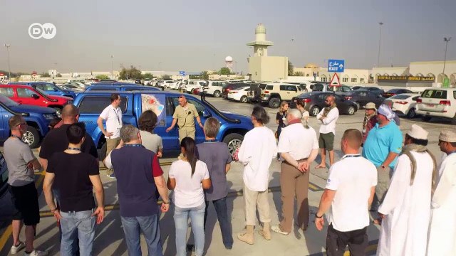 سيارة الدفع الرباعي لفولكسفاغن أماروك في الصحراء