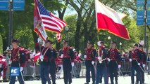 Desfile del día de la constitución polaca alegra calles de Chicago