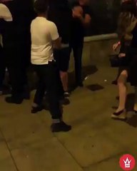 A melhor forma de assistir uma briga de rua