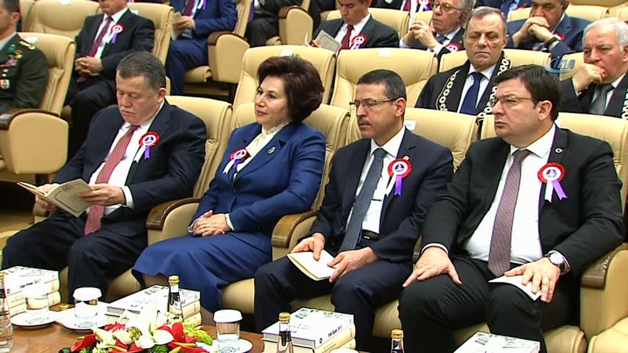 Anayasa Mahkemesi Başkanı Zühtü Arslan: 'Mahkememiz Olağanüstü Hal şartlarında da hak eksenli yaklaşımlarla karar vermeye devam etmiş ve Olağanüstü Hal'in getirdiği aşırı başvuru sayısında da yönetilebilir bir düzeye çekmiştir'